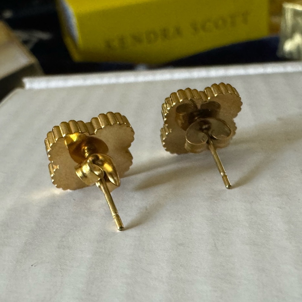 4 Leaf Clover / Flower Necklace, Earrings, Bracelet Set in Gold - Picture 4 of 7